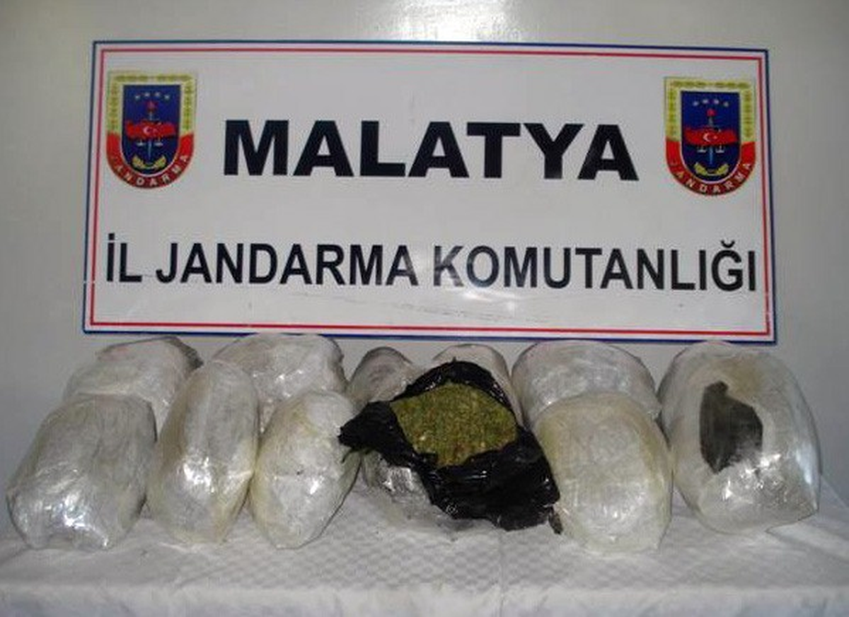 Malatya\'da Esrar ve Kaçak Tütün Ele Geçirildi