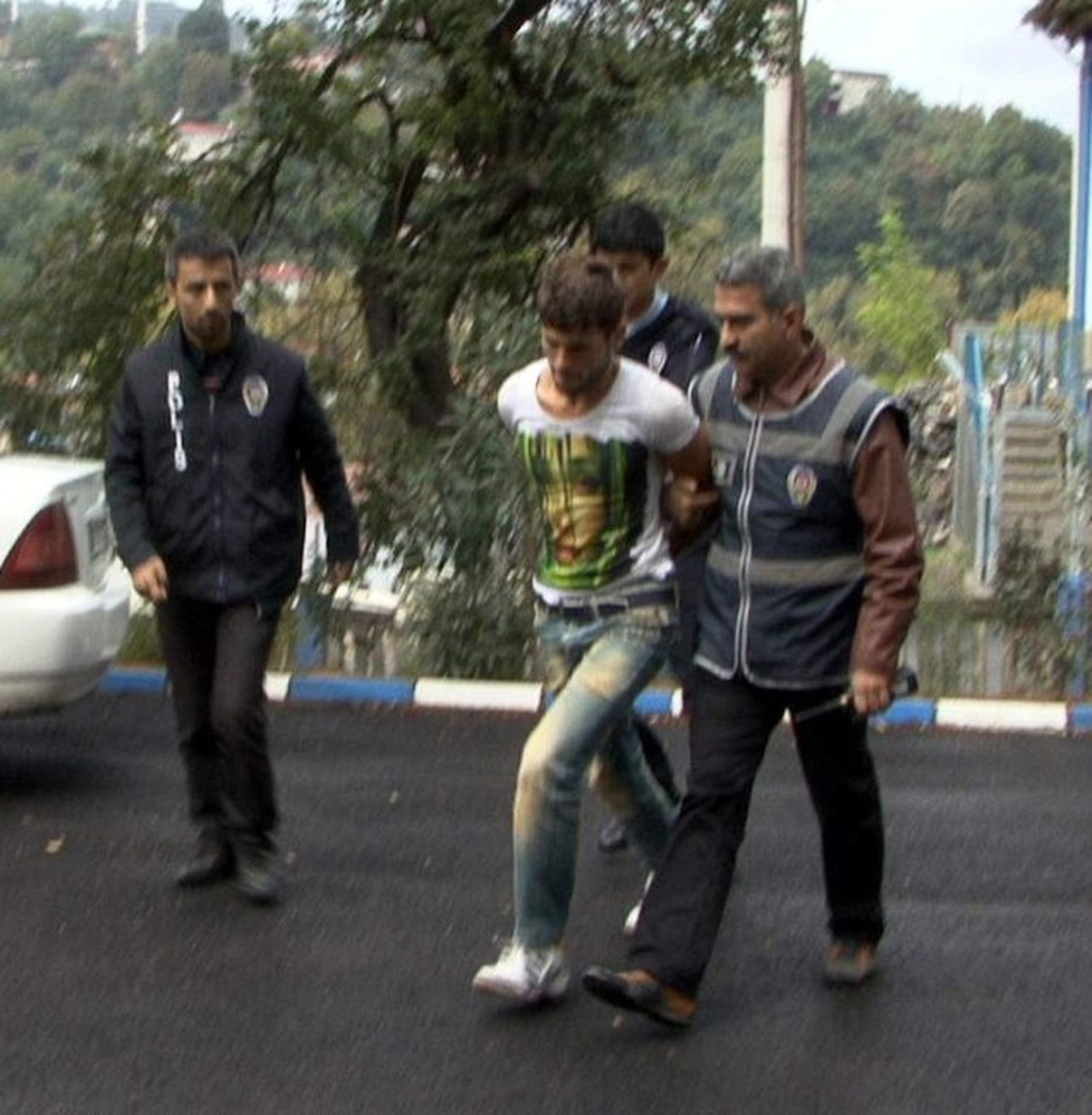Parmak İzini Silerken Kameraya Yansıyan Hırsız Yakalandı