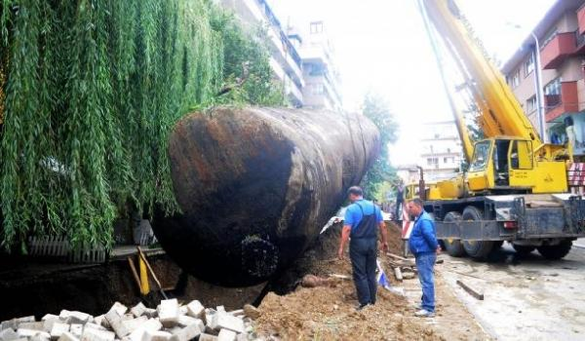 Priştine\'de Yapılan Kazıda 50 Ton Litrelik Motorin Deposu Ortaya Çıktı
