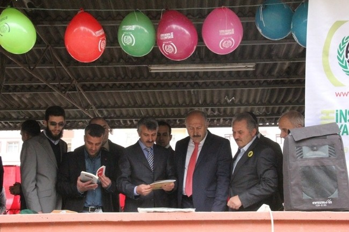 Suriye\'de Mısır\'da Direnişe Bin Selam Kermesinin Açılışı Vali Ünlüer Tarafından Yapıldı