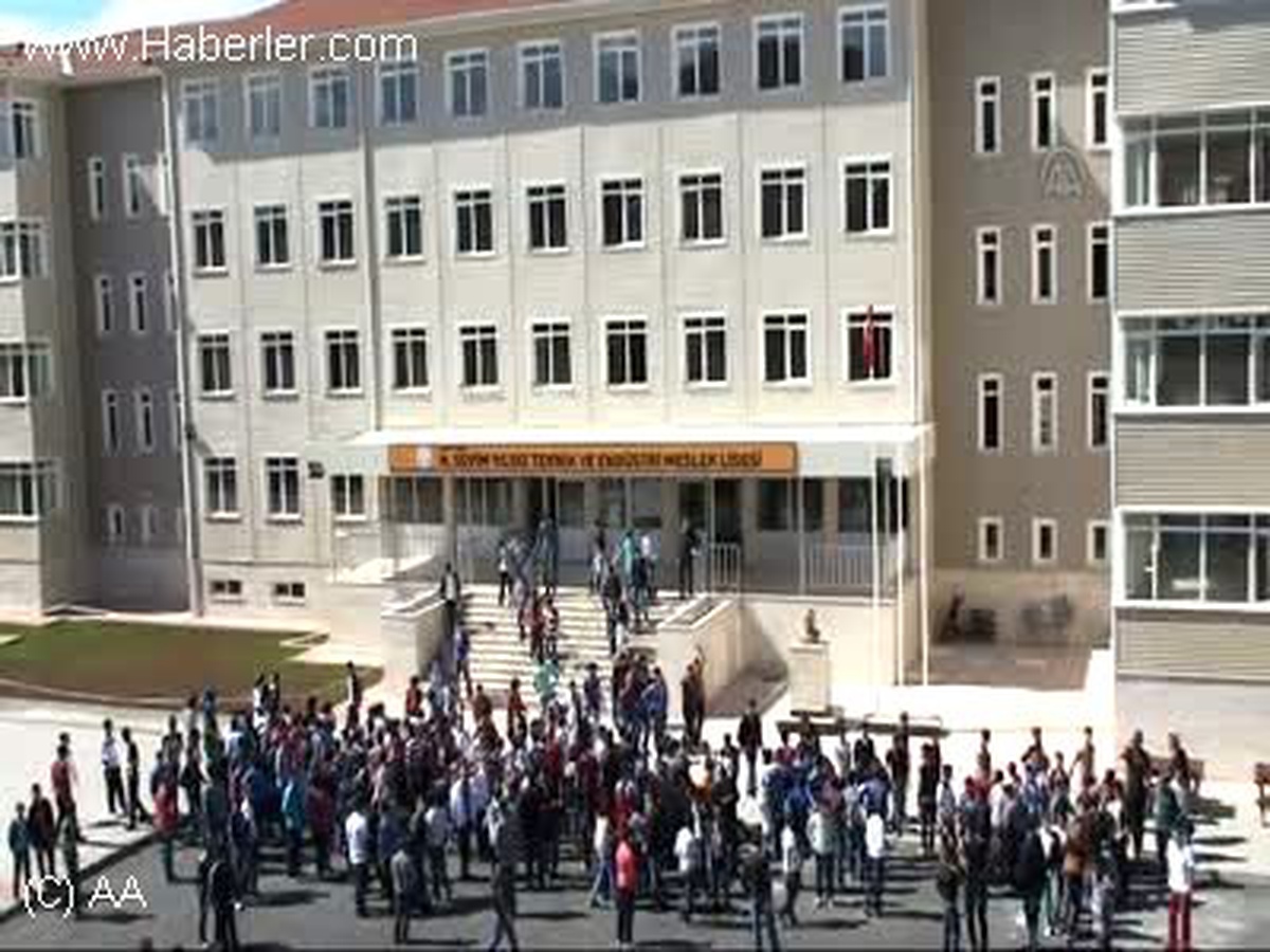 Türkiye\'nin En Büyük Ortaöğretim Kampüsü Eğitime Başladı
