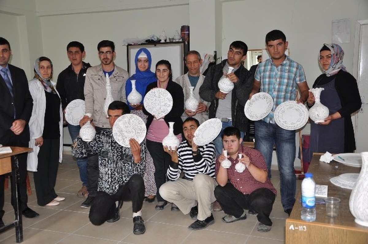 Yozgat\'ta Engelliler Çinicilik Öğreniyor