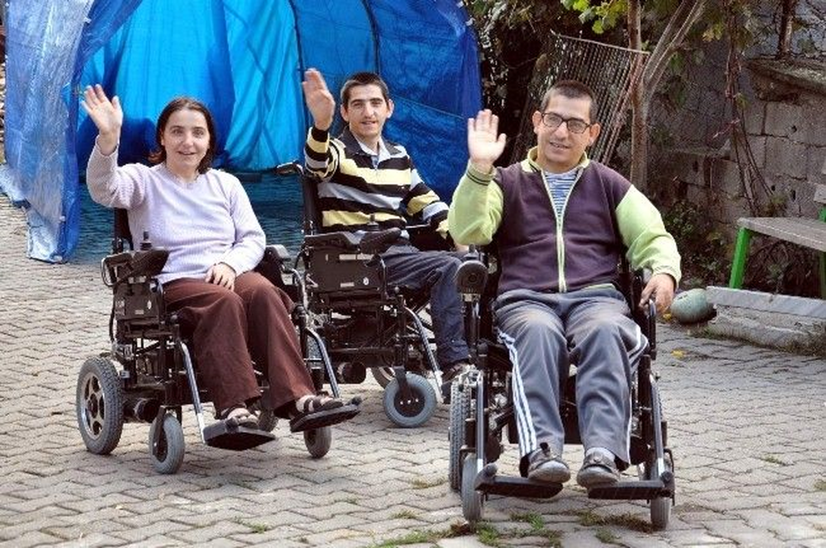 Akülü Arabalar Onları İpten Kurtardı