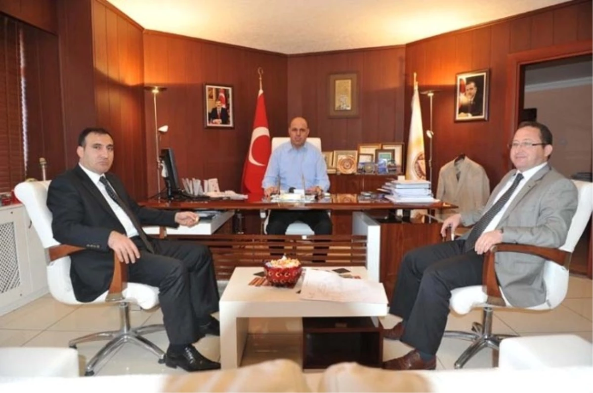 Artuklu Kaymakamı Karataşoğlu, Başkan Ayanoğlu\'nu Ziyaret Etti