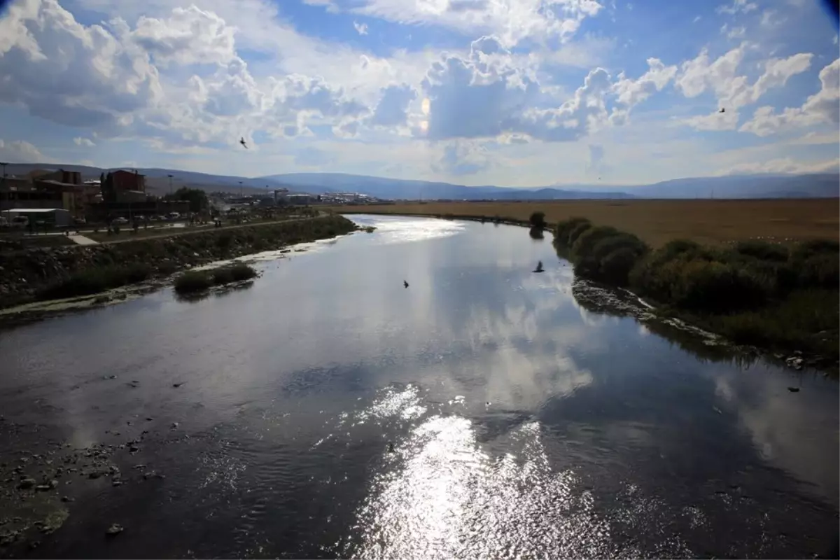 ARÜ\'lü Akademisyenler Kura Nehri\'ni İnceliyor