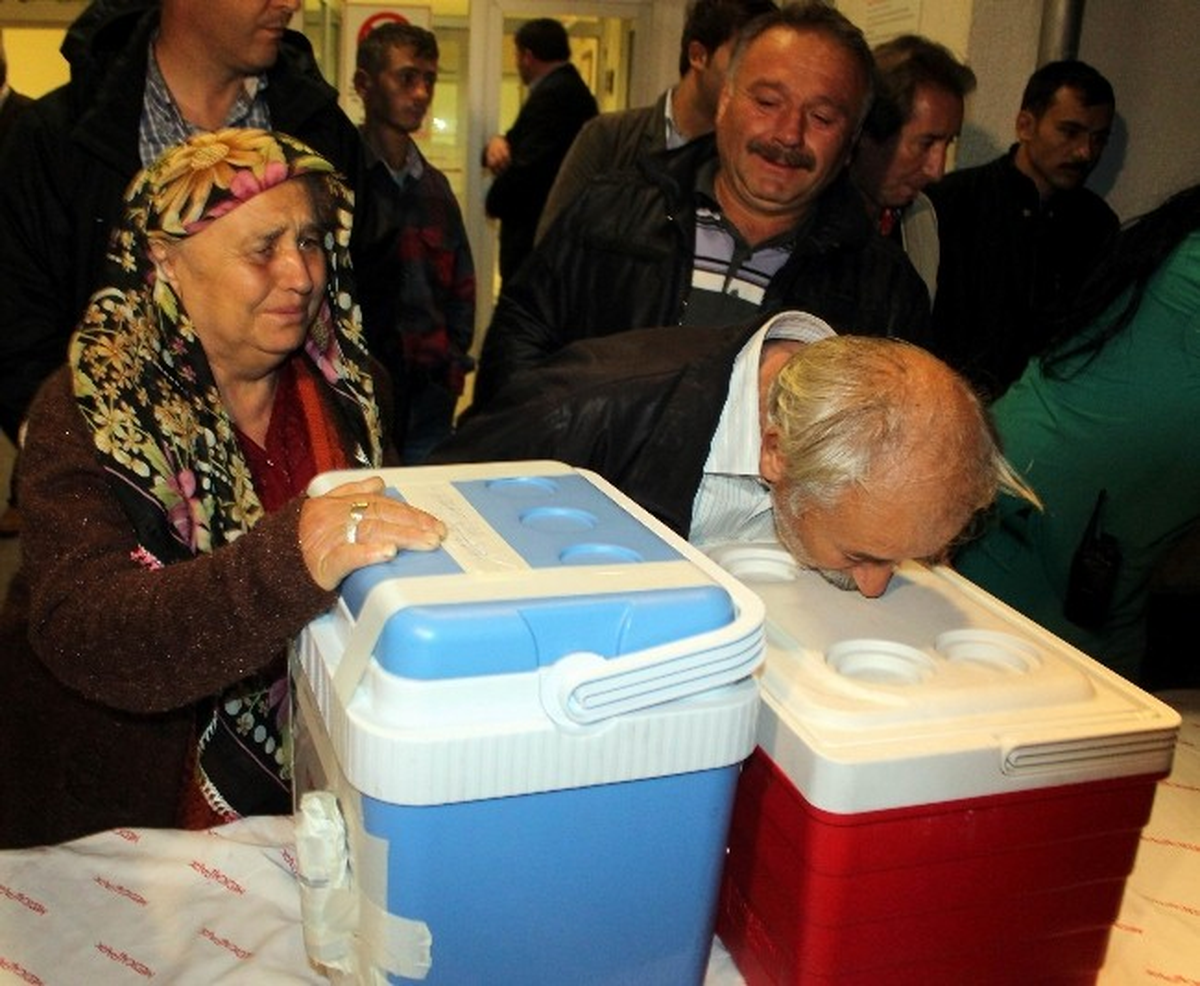 Eşinin Organlarını Öperek Uğurladı