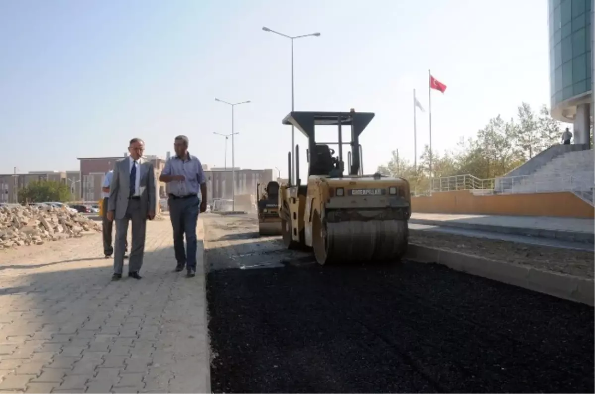 Cbü Hafsa Sultaan Hastanesi\'nde Kaldırım Düzenlemesi