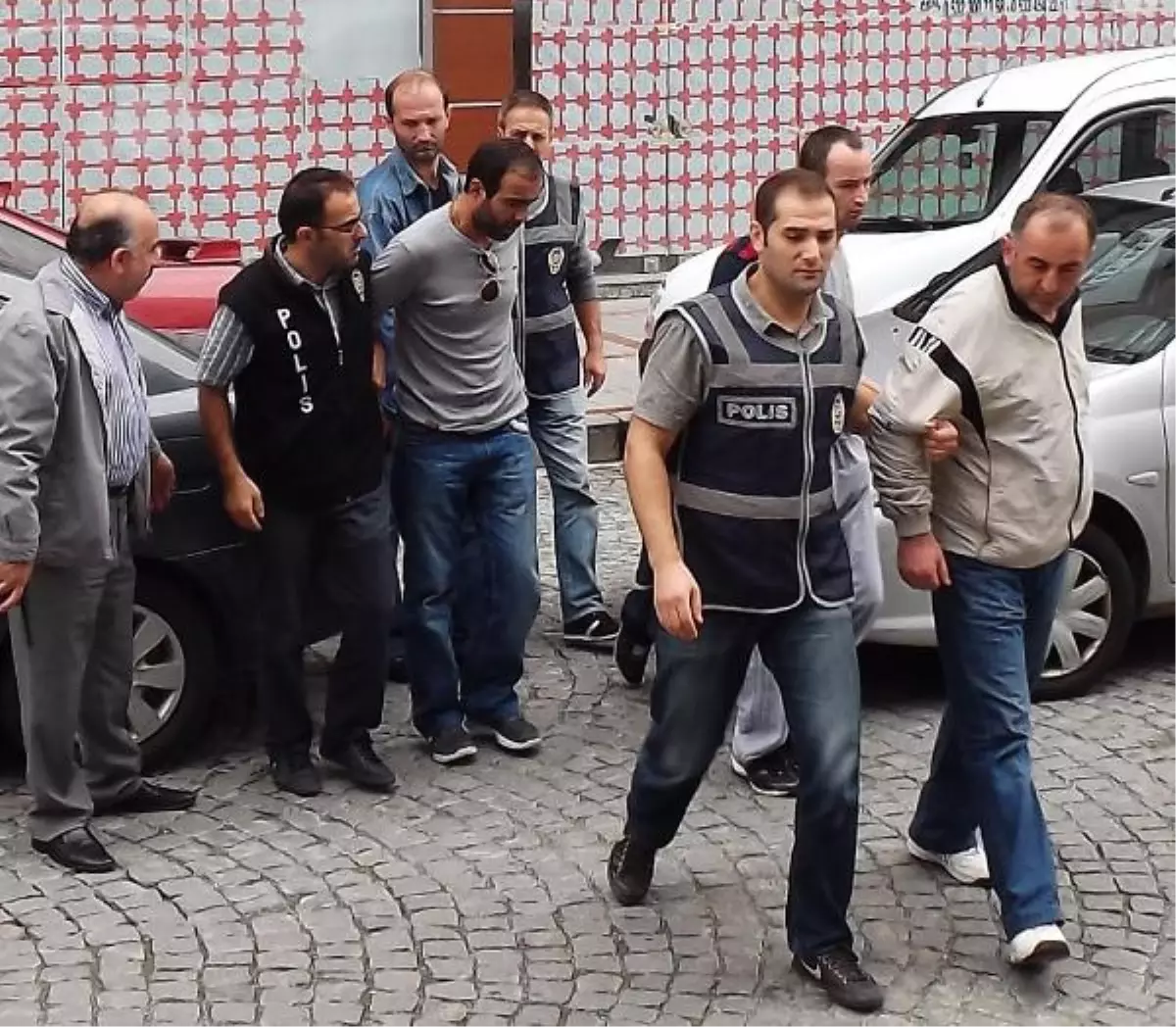 Gürcü Hırsızlar, Polisin Evine Girmeye Kalkıştı