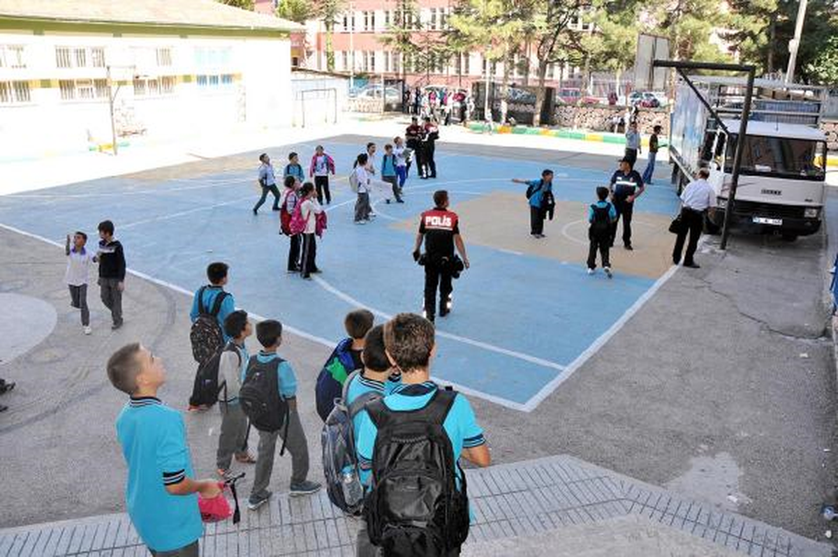 İlköğretim Okuluna Bomba İhbarı