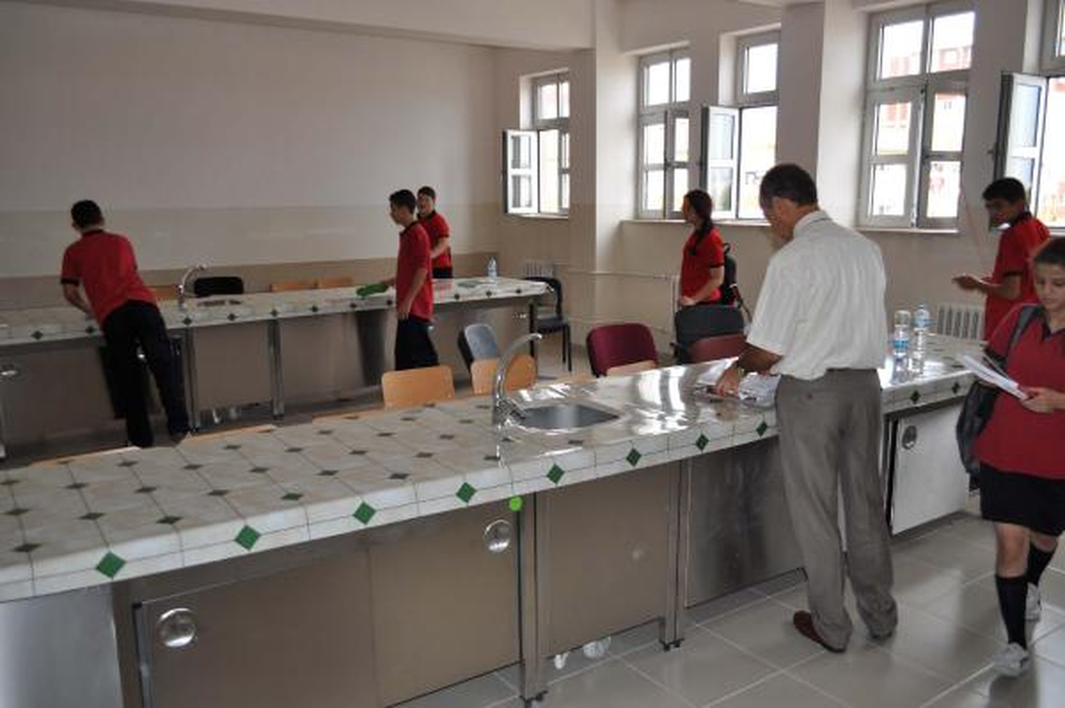 Laboratuvarları Sınıf Olan Okulun Müdürüne Soruşturma