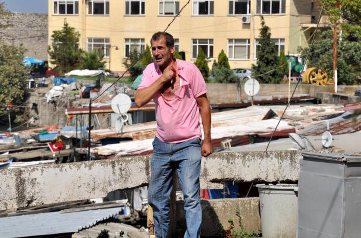 Oğlu Denizde Boğulan Baba, Adliye Önünde İntihara Kalkıştı