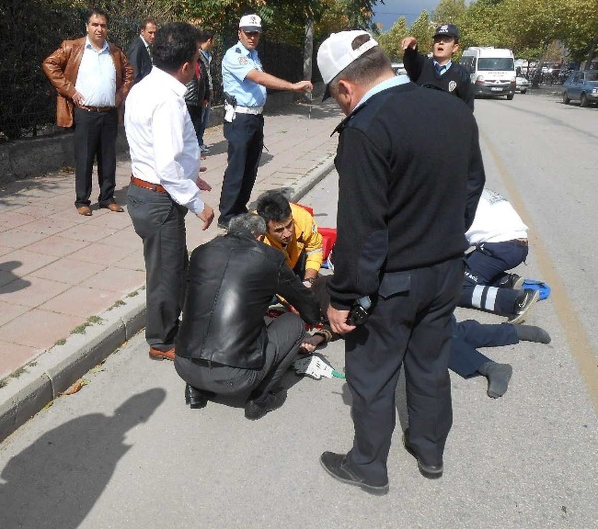 Otomobilin Çarptığı Adam Ağır Yaralandı