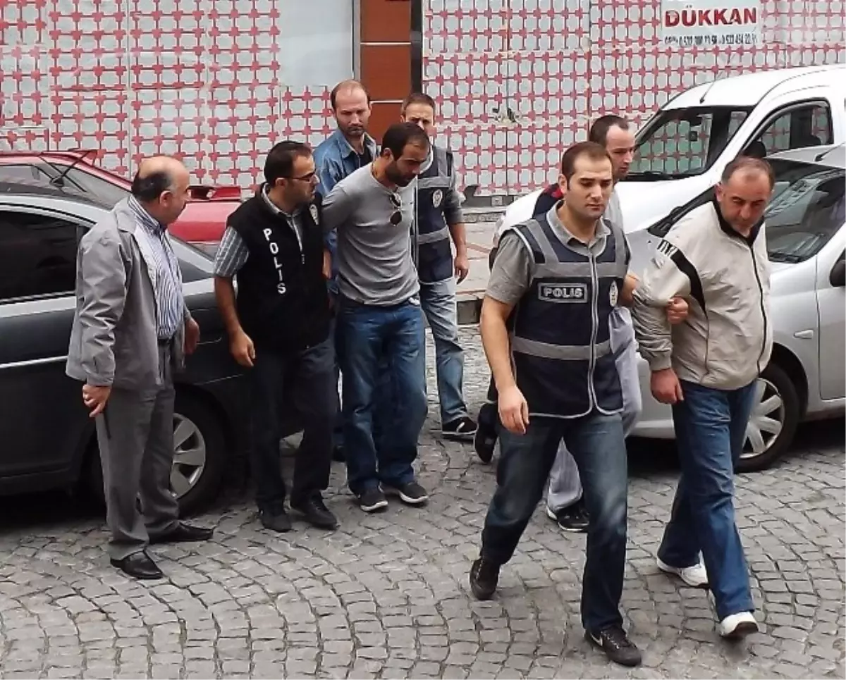 Rize\'de Polis Memurunun Evine Girmeye Çalışan Gürcü Soyguncular Kıskıvrak Yakalandı