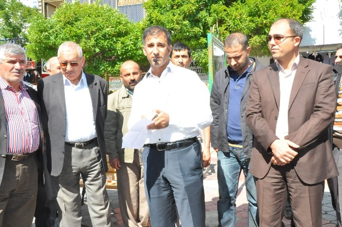 Stk\'lar Eğitimdeki Aksaklıkları Protesto Etti