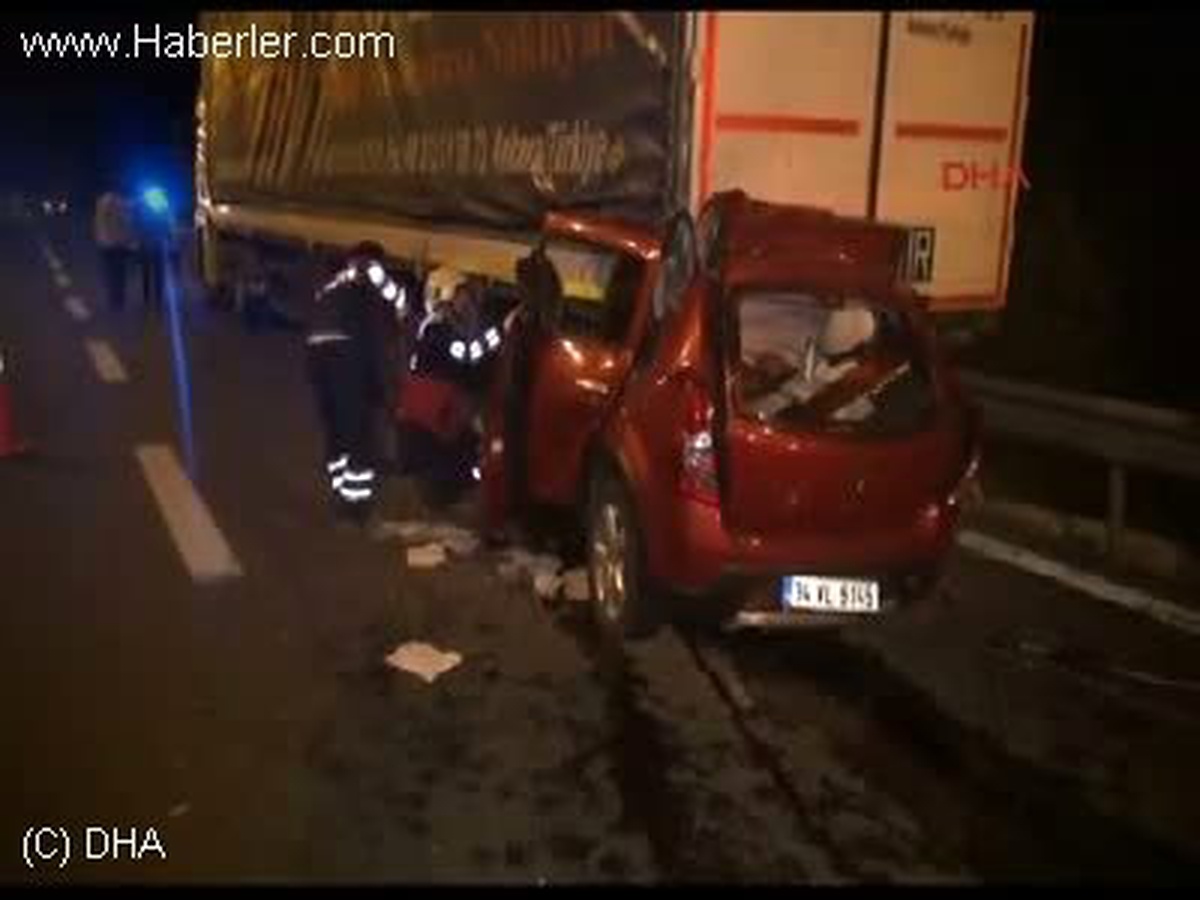 Sürücüsü Uyuyan Otomobil Tır\'ın Altına Girdi: 1 Ölü