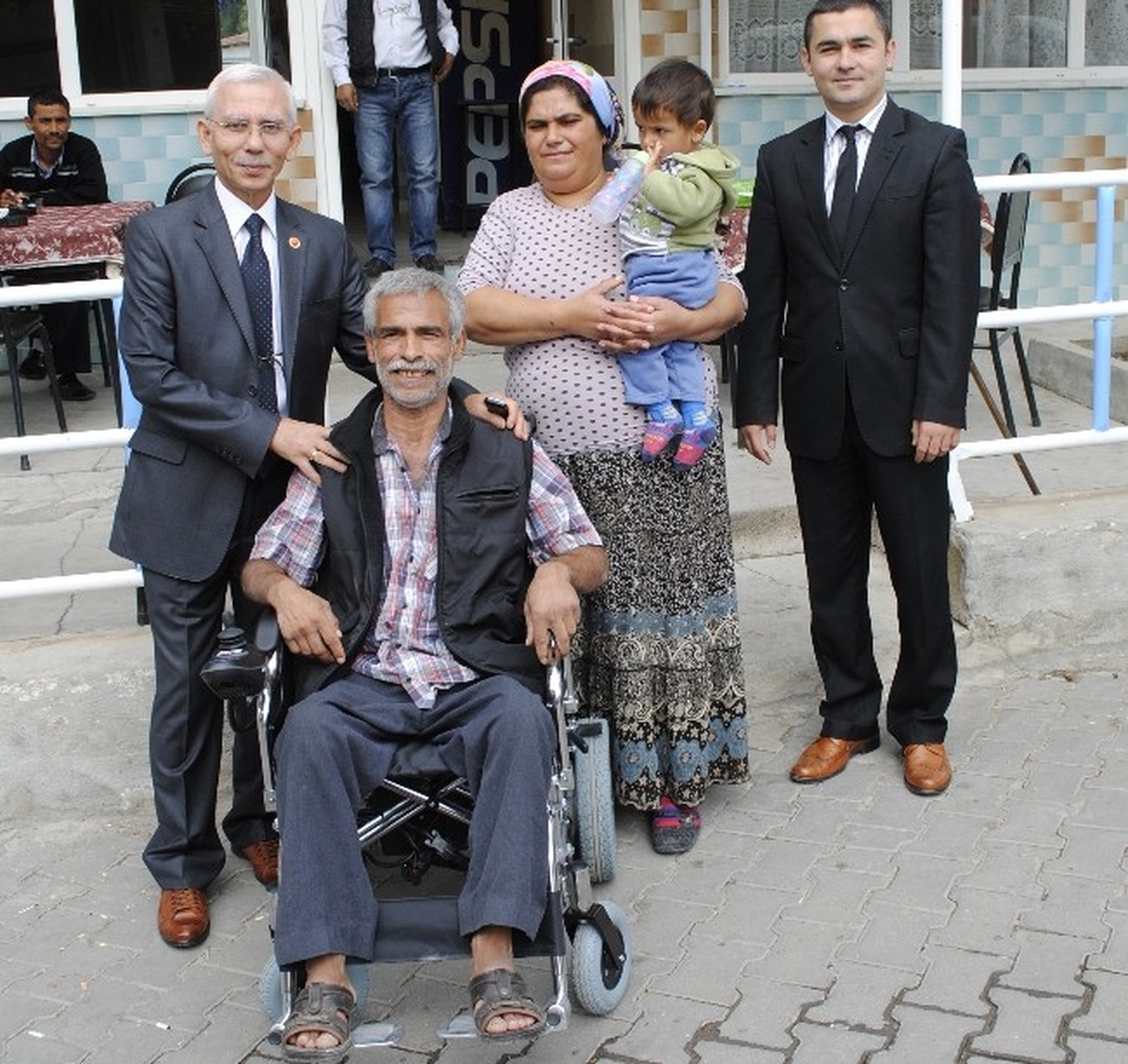 Uzunköprü Belediyesi\'nden Akülü Araba Hediyesi