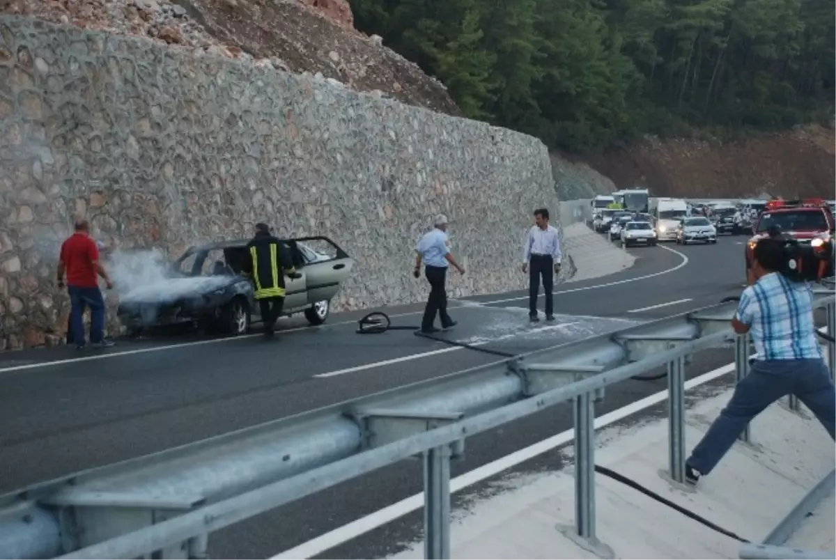 Yeni Aldığı Otomobili Cayır Cayır Yandı