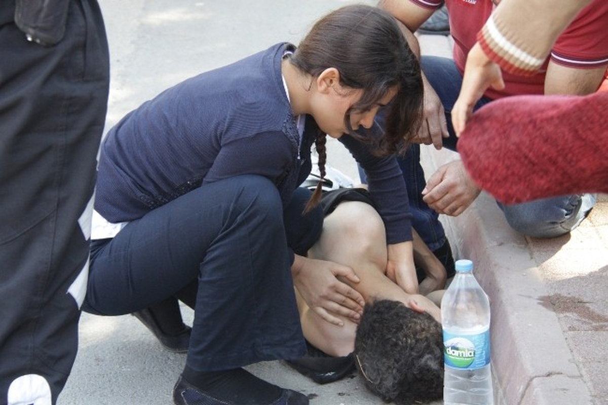 Yunuslardan Kaçarken Kamyonete Çarptı