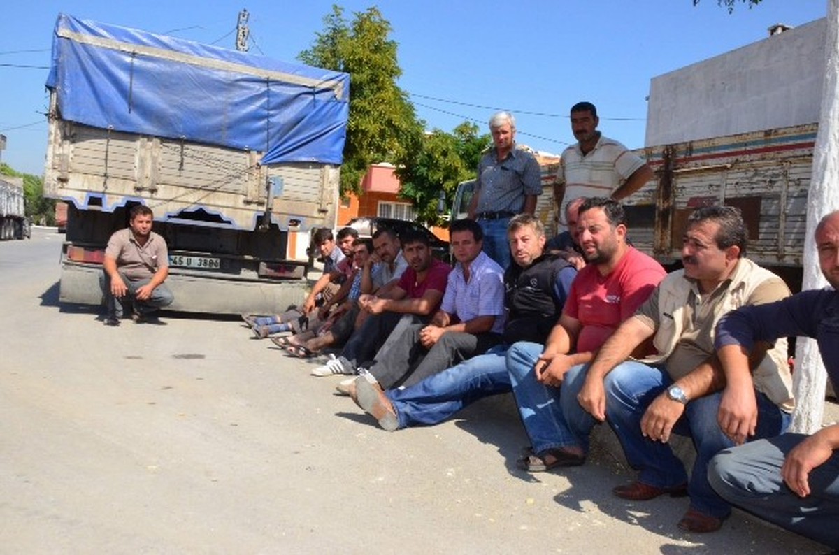 72 Saattir Sıra Bekleyen Kamyoncular İsyan Etti