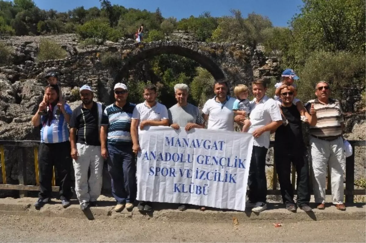 Anadolu Gençlik Dergisi Beşkonak\'ta Rafting Yaptı