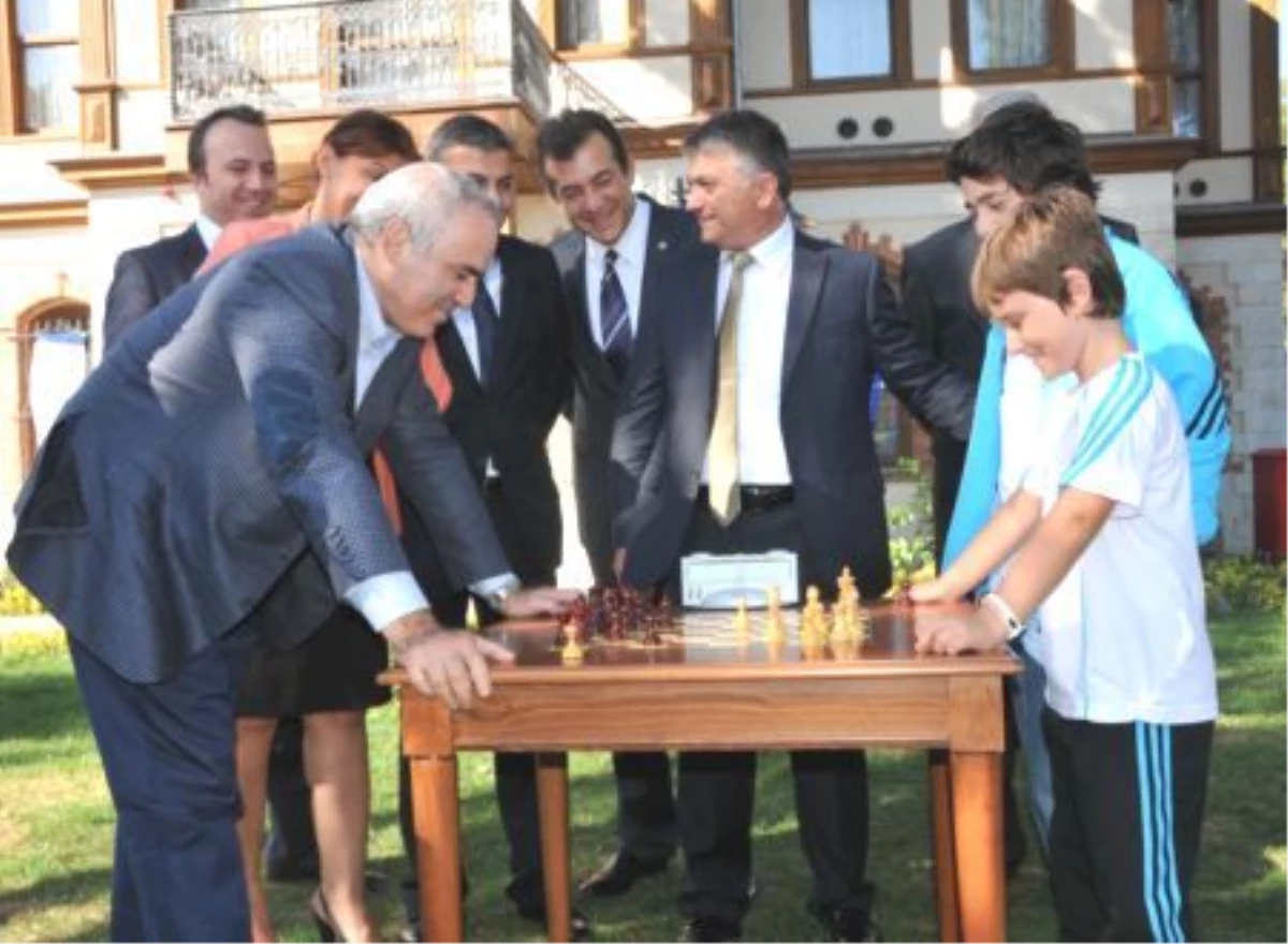 Dünyaca ünlü satranç ustası Kasparov, Kocaeli\'de