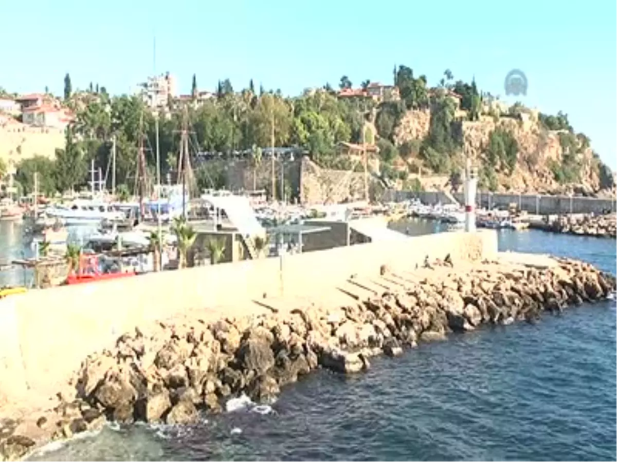 Gezi teknesi denizde su alınca geri döndü ANTALYA