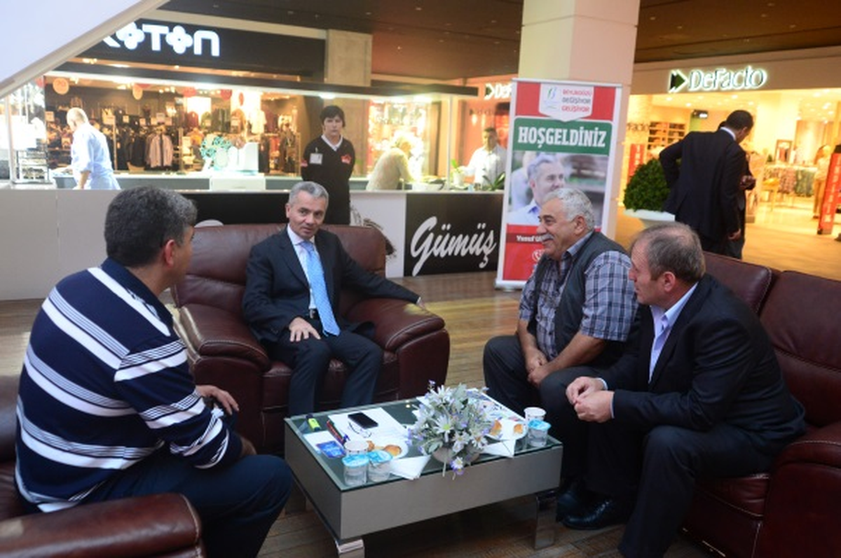 Görüşmelerini Her Hafta Farklı AVM\'de Yapıyor