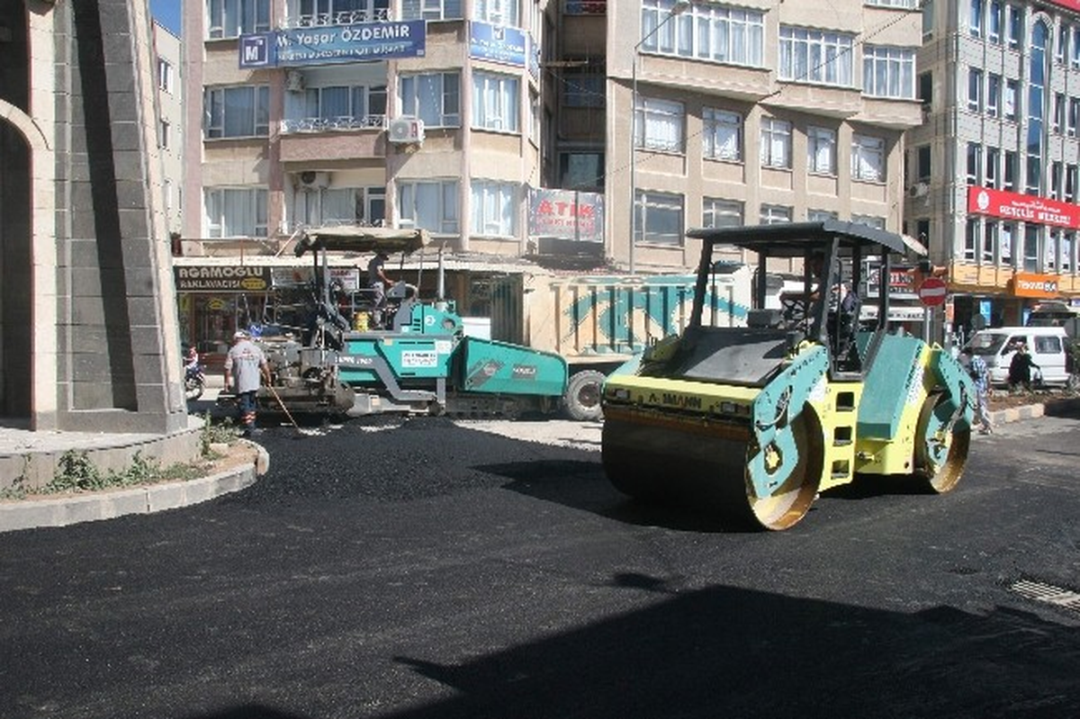 Havuz Kavşağı ve İslahiye Caddesi\'nin Asfaltlama Çalışmaları Bitti