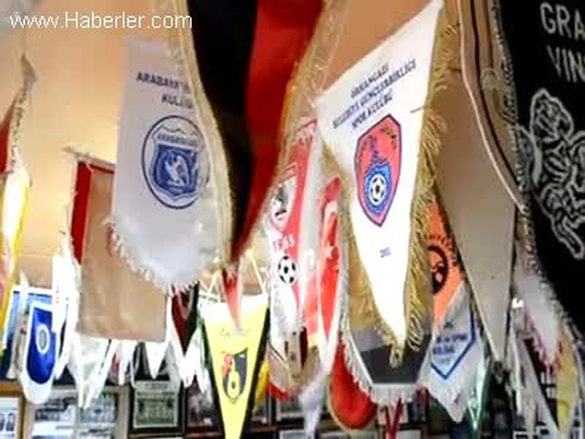 Ofisini "futbol müzesi"ne dönüştürdü BALIKESİR