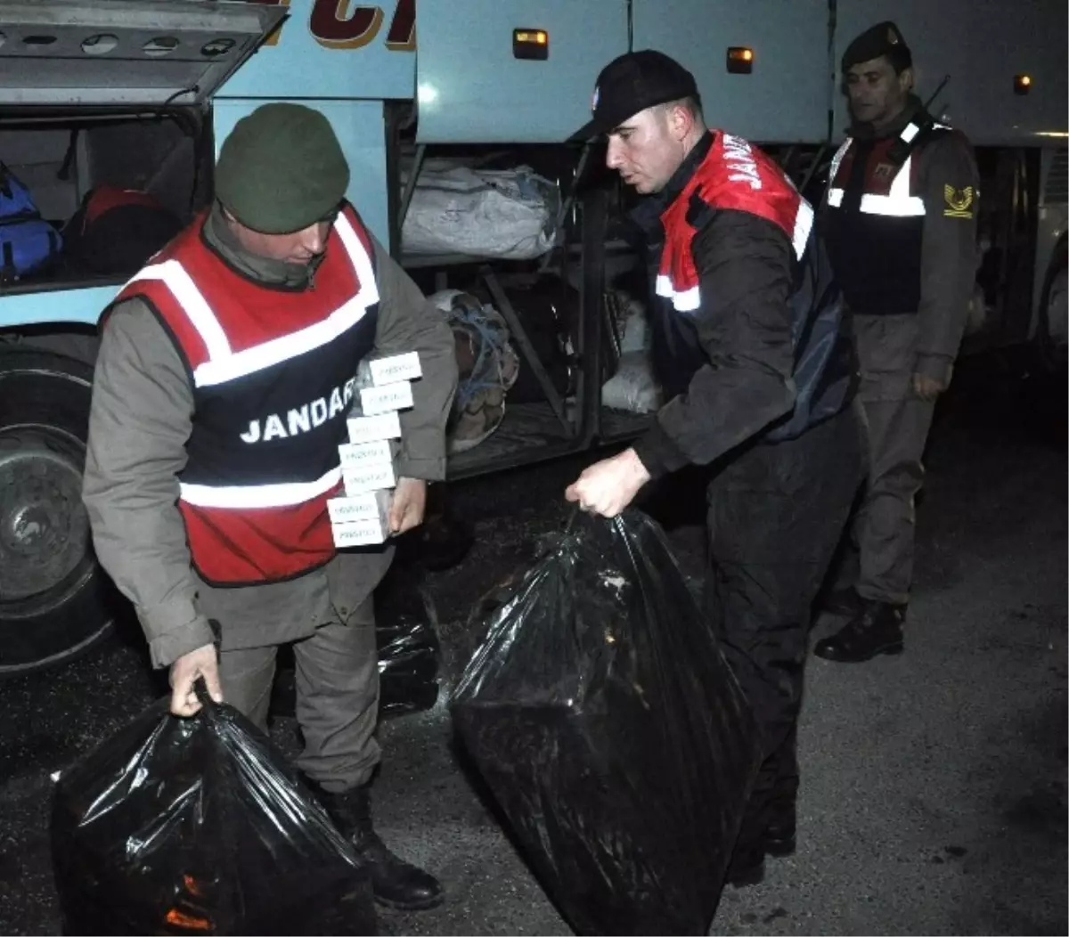 Otobüslerden 6 Bin Paket Kaçak Sigara Çıktı