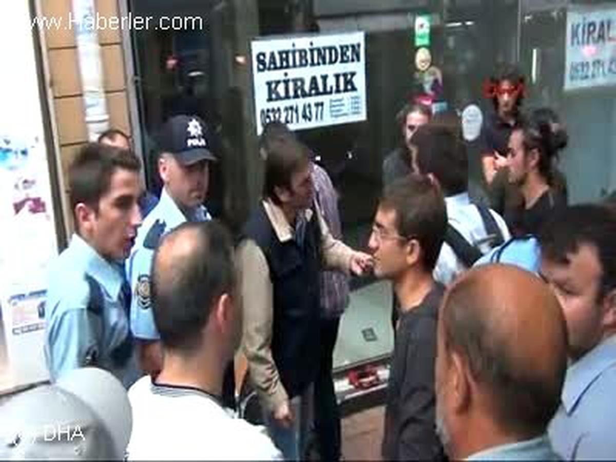 Sokak Müzisyenleri Rahatsız Etti