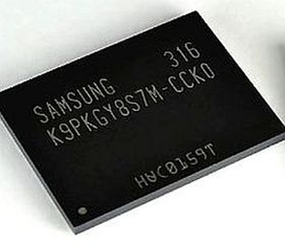 Samsung\'dan Tek Bir Çipte 128 GB\'lık Hacim