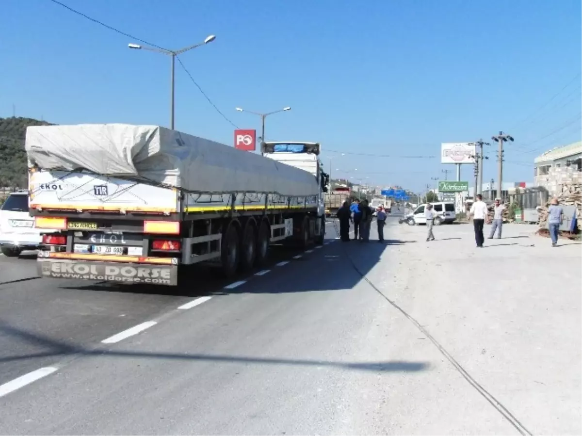 Gemlik\'te Yüksek Gerilim Hattı Tırın Üzerine Düştü