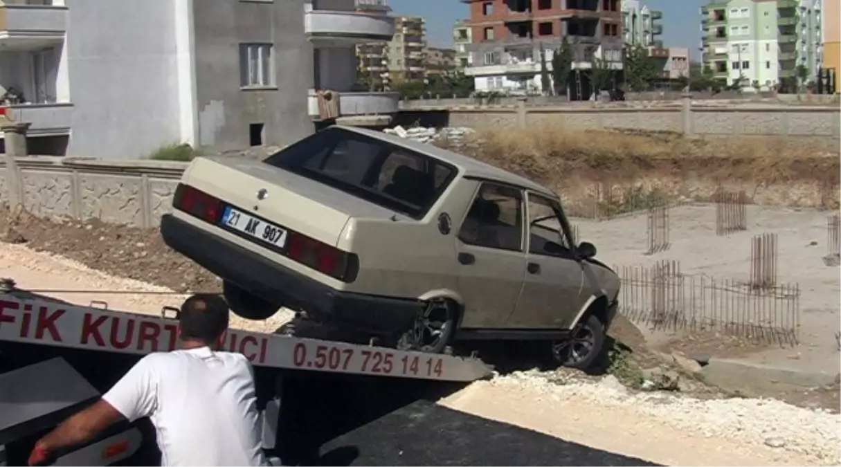 13 Yaşındaki Ehliyetsiz Sürücü, 2 Kişiyi Yaraladı