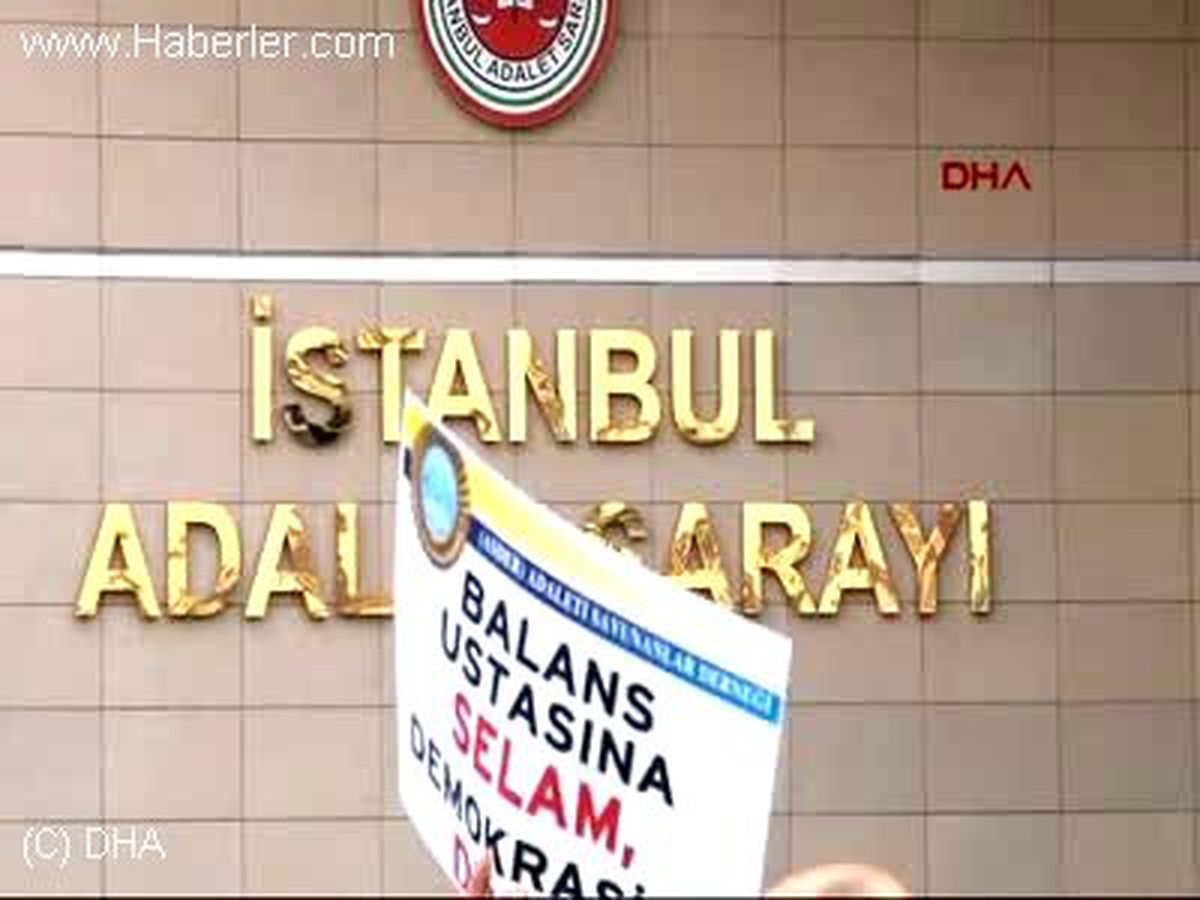 Adliye Önünde "28 Şubat" Protestosu