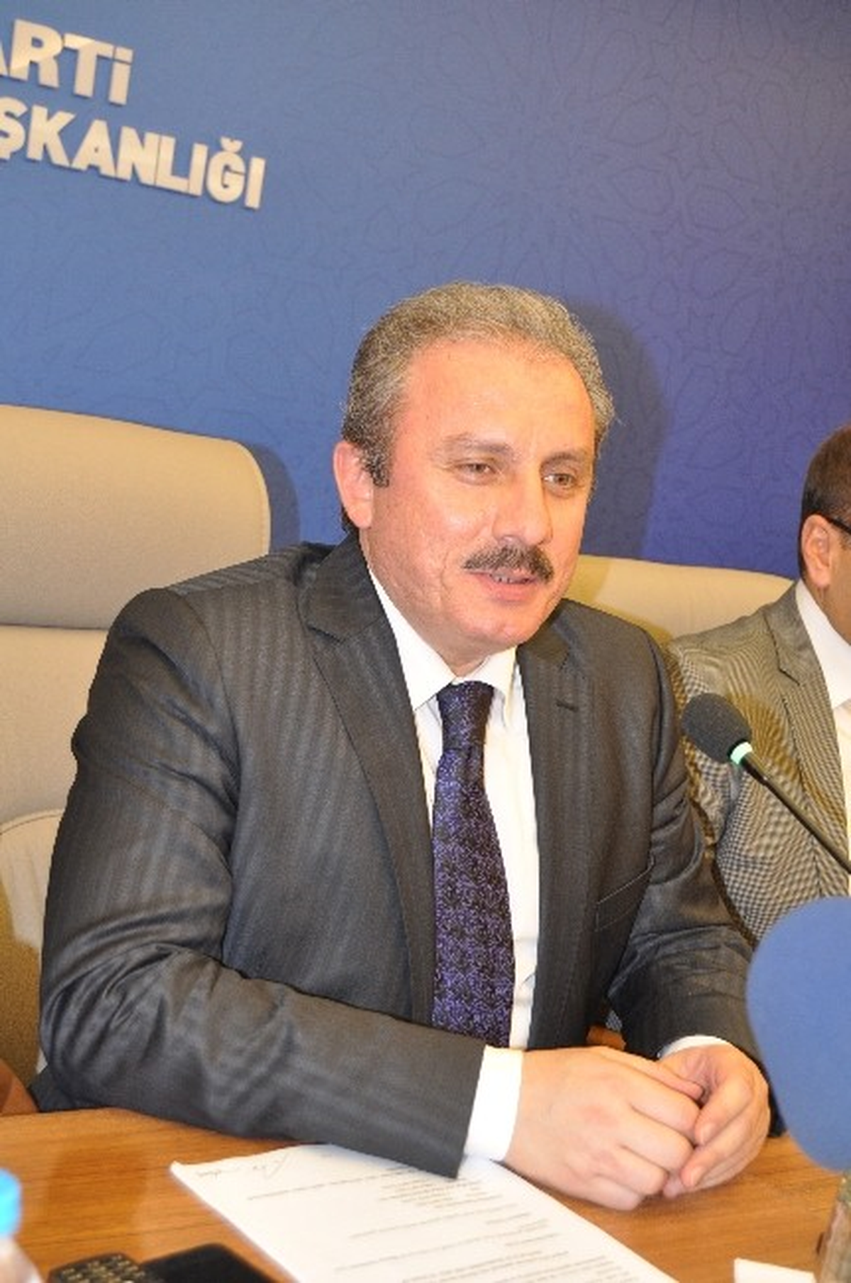 AK Parti\'den Başörtülü Belediye Başkan Adayı