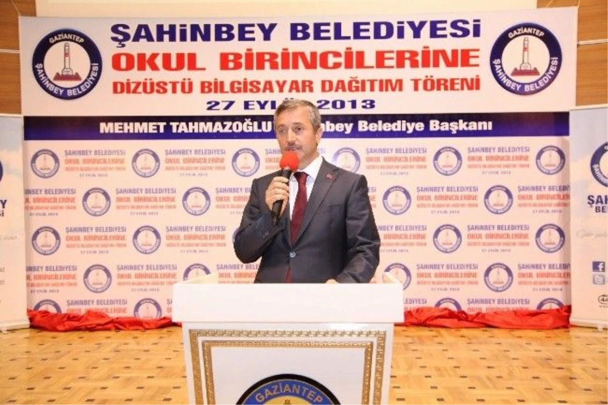 Başarılı Öğrenciler Bilgisayarla Ödüllendirildi