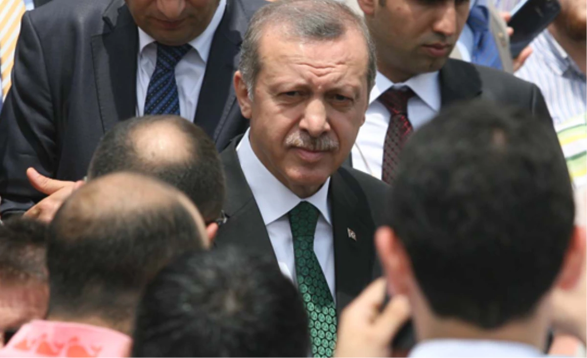 Erdoğan Anne ve Babasının Mezarını Ziyaret Etti