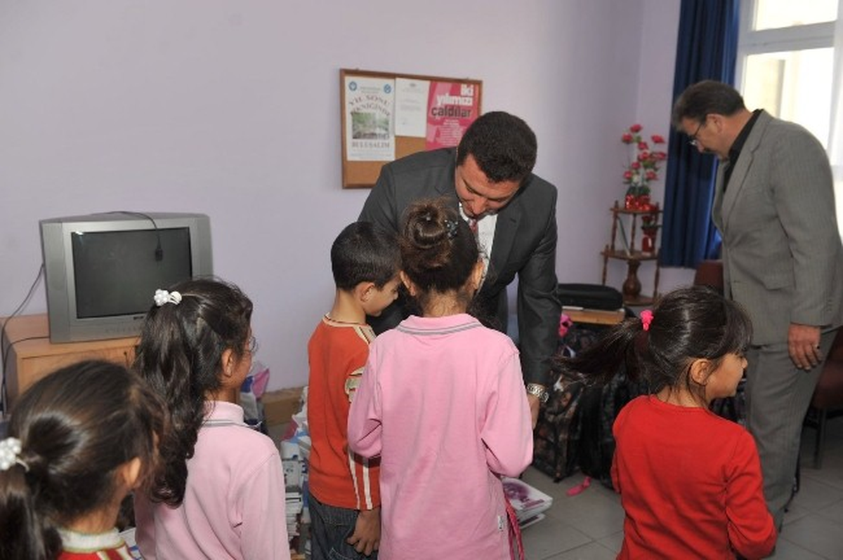 Başkan Vekili Bakıcı\'dan Öğrencilere Kırtasiye Yardımı