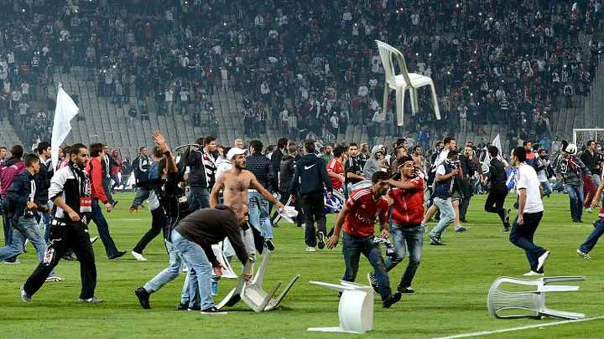 Beşiktaş Galatasaray Derbisinde Yaşanan Olaylar