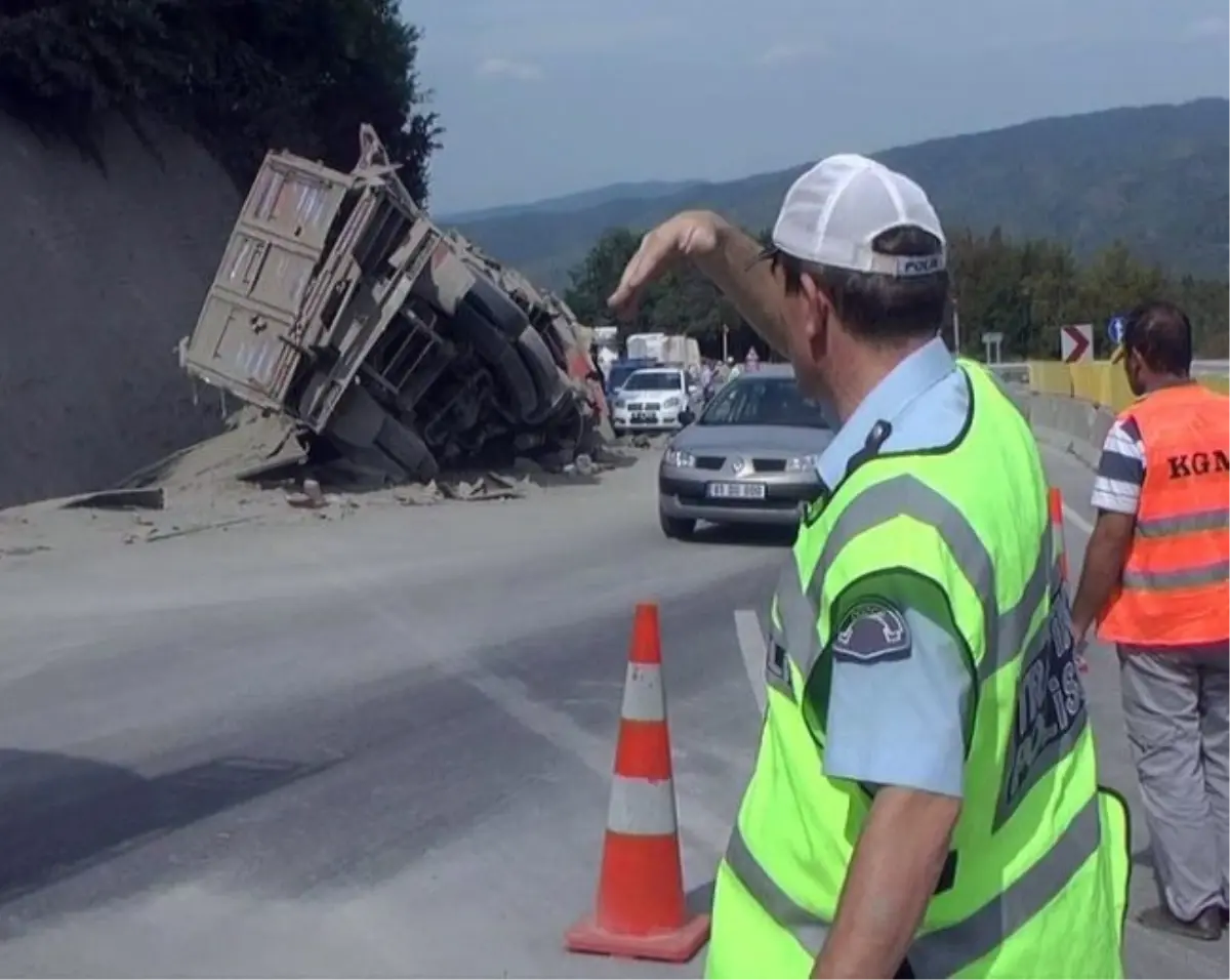 Bolu Dağında Kamyon Kazası: 1 Yaralı