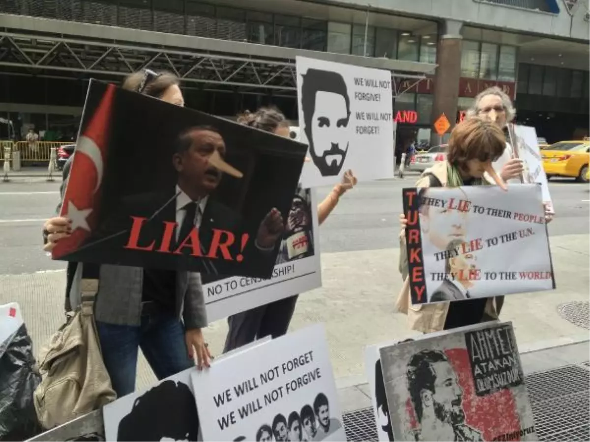 Cumhurbaşkanı Gül\'e New York\'ta Pinokyolu Protesto