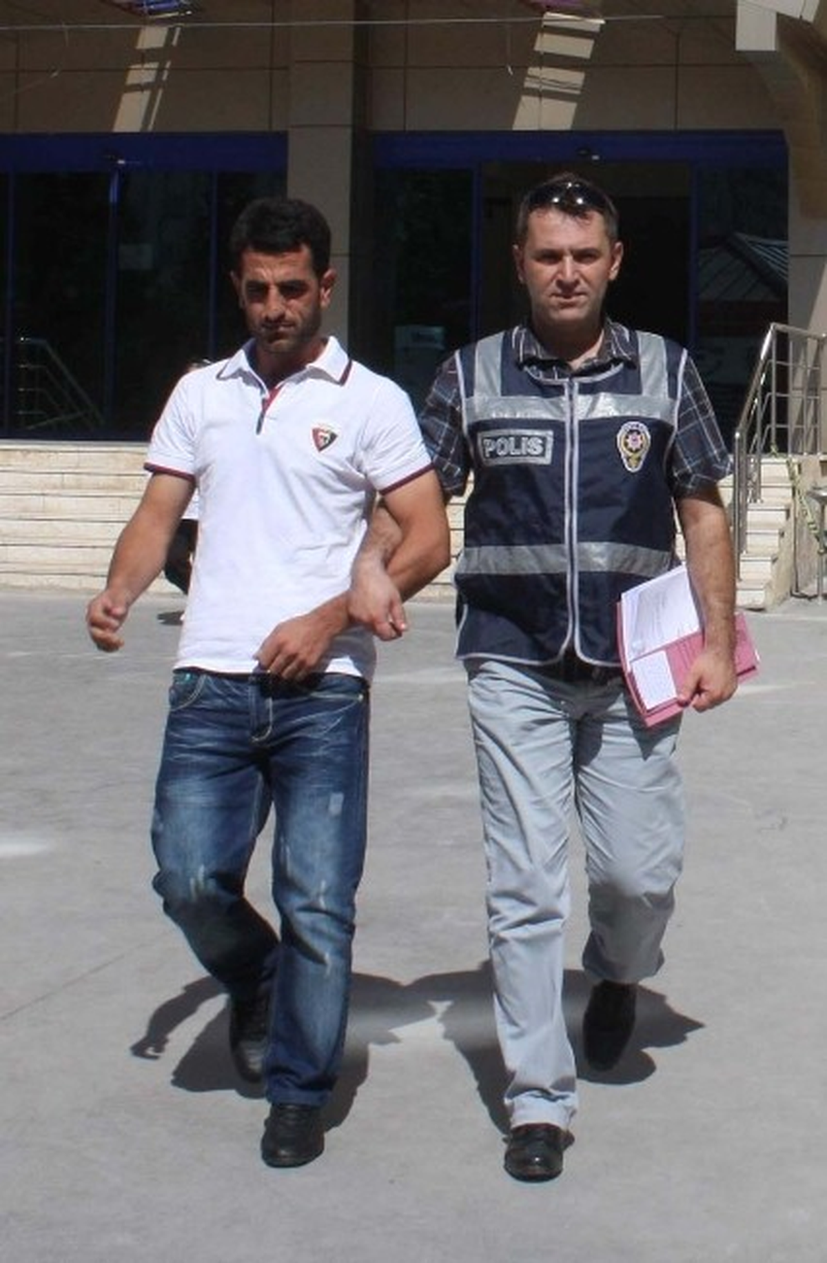 Dolandırıcılık Suçundan İki Şahıs Yakalandı