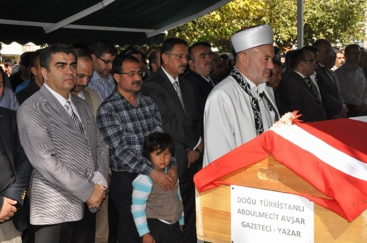 Gazeteci Abdulmecit Avşar Toprağa Verildi