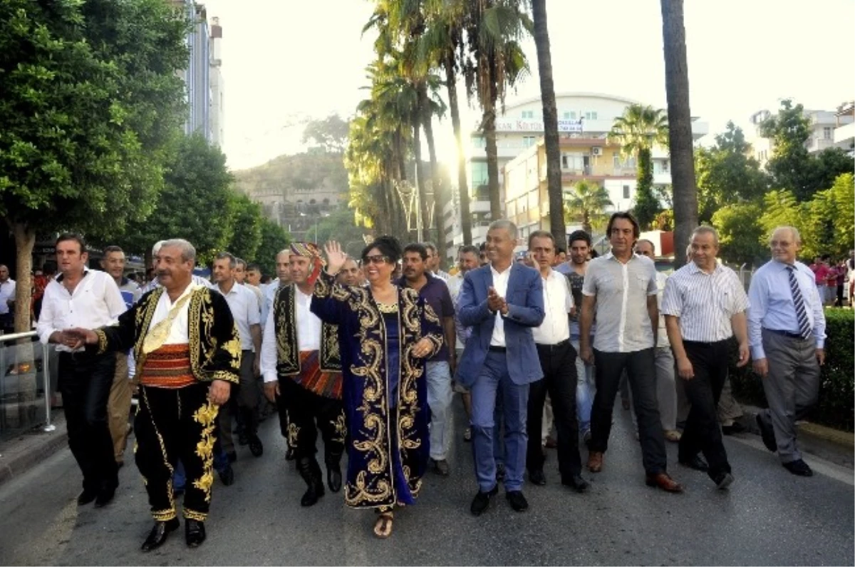 Güreşlerde Muhteşem Kortej