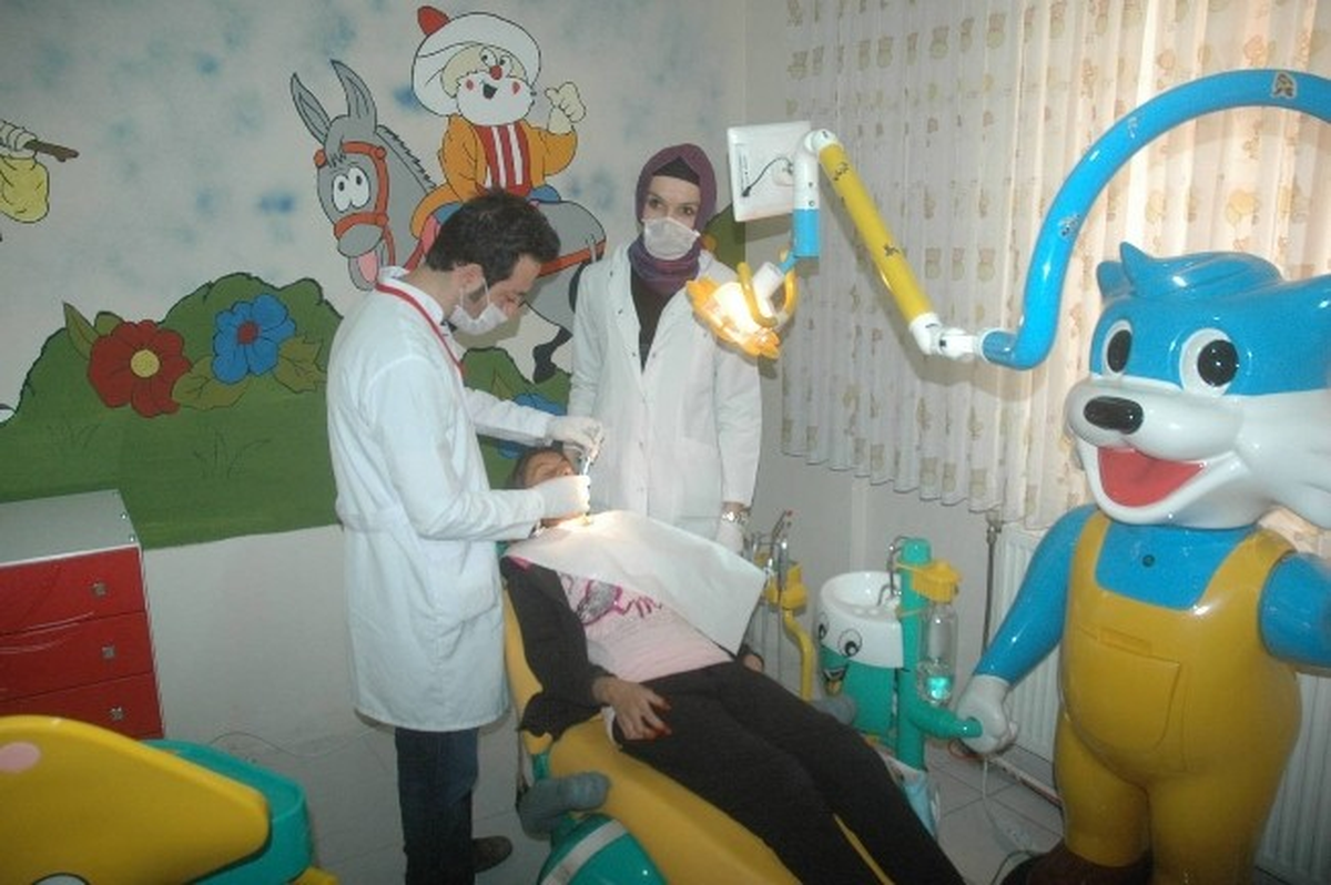 Hakkari\'de Çocuklar İçin Diş Kliniği Açıldı