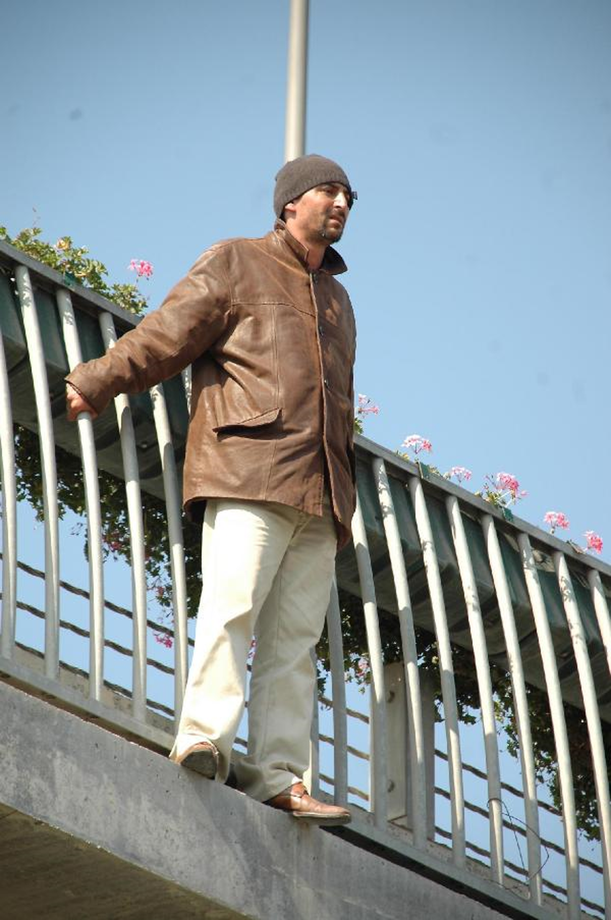 İntihar Etmek İsteyen Libyalı\'yı Polis Kurtardı