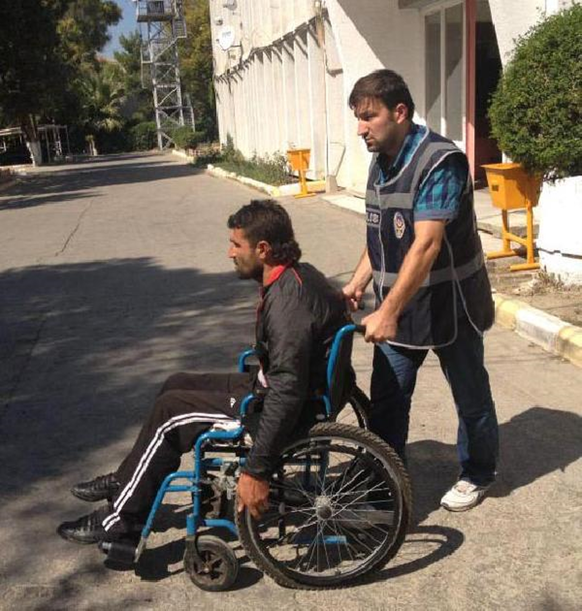 İzmir\'de Özel Harekat Desteğiyle Uyuşturucu Operasyonu