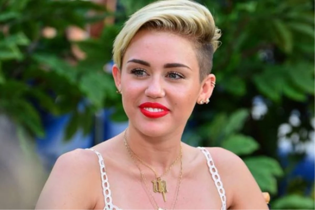 Miley Cyrus: Justin\'in Kafası Hala 12 Yaşında