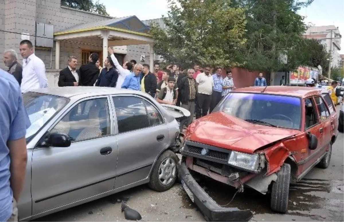 Kırıkkale\'de Trafik Kazaları: 4 Yaralı